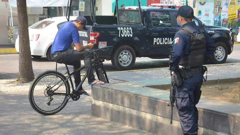 Policía-Vigilando